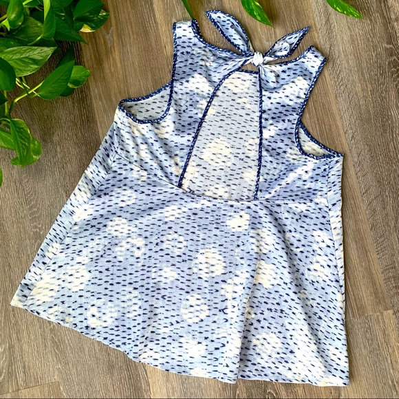 Lou & Grey sleeveless blouse, cloud/sky pattern, size Medium - Picture 5 of 7